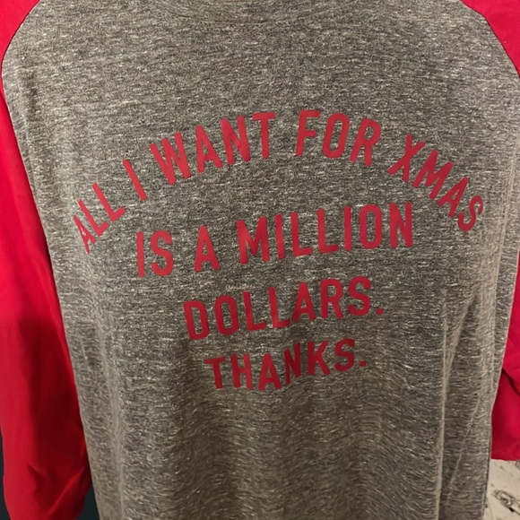 TORRID- Christmas Heather Gray Soft Tee - Size 2 - Picture 4 of 13